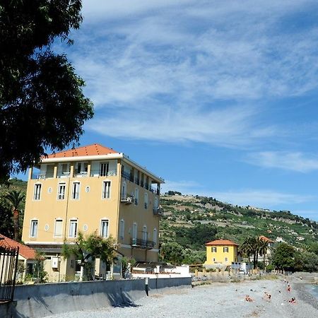 Holiday'S Beach Aparthotel Ventimiglia Zewnętrze zdjęcie