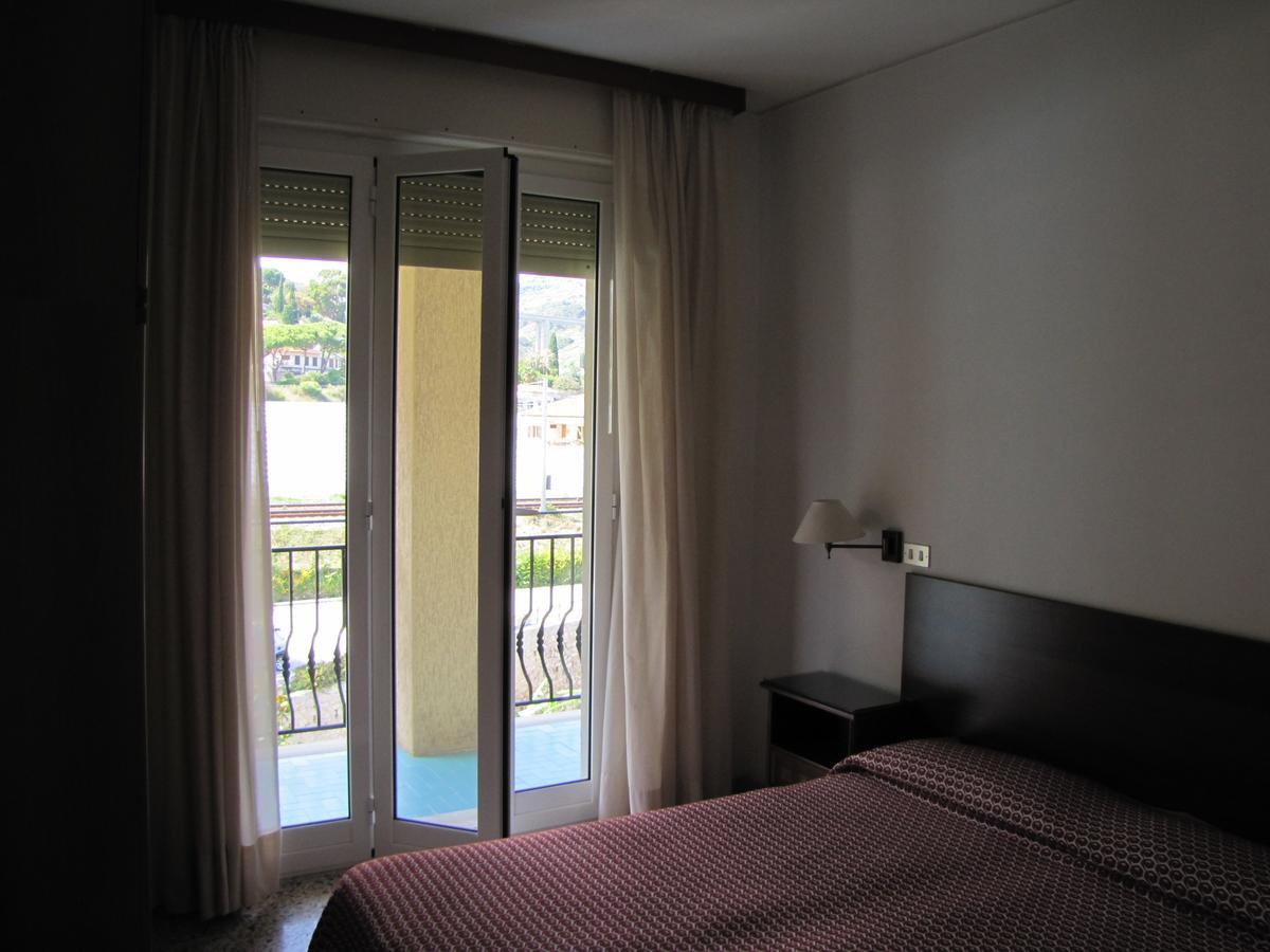 Holiday'S Beach Aparthotel Ventimiglia Zewnętrze zdjęcie