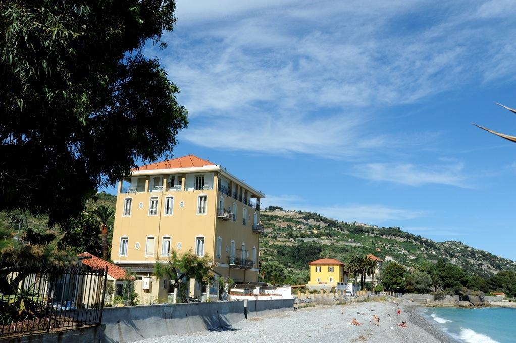 Holiday'S Beach Aparthotel Ventimiglia Zewnętrze zdjęcie