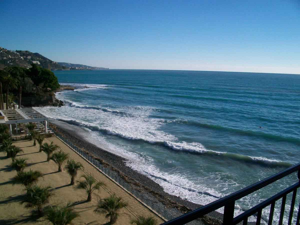 Holiday'S Beach Aparthotel Ventimiglia Zewnętrze zdjęcie