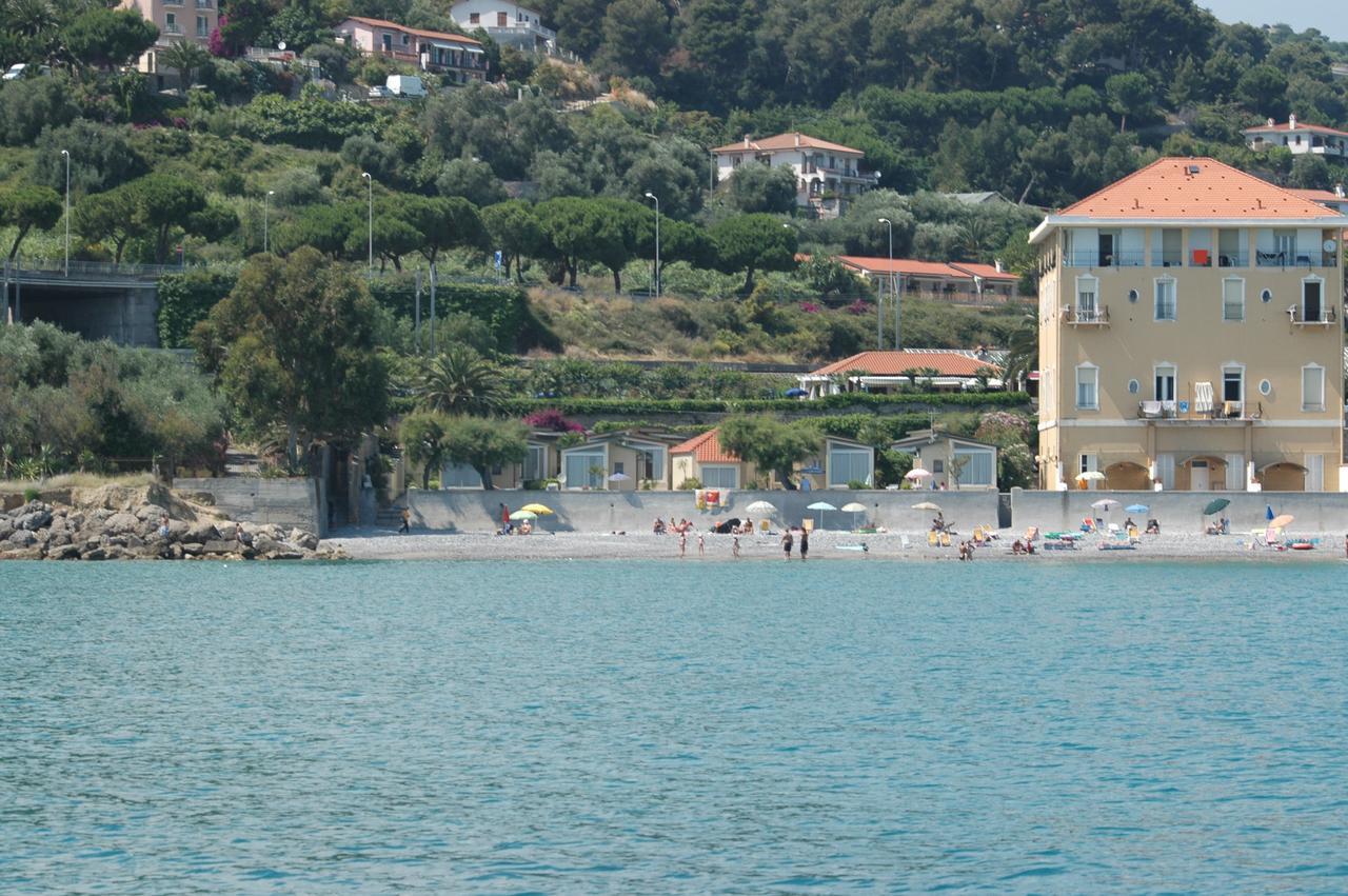 Holiday'S Beach Aparthotel Ventimiglia Zewnętrze zdjęcie